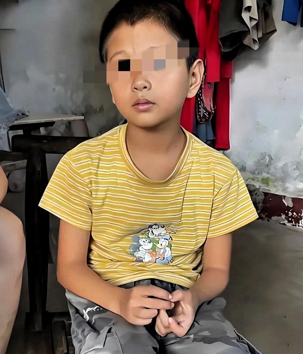 9岁男孩父母双亡，堂哥接回家抚养，未婚妻：有他没我！堂哥想了一个晚上后，对她说：