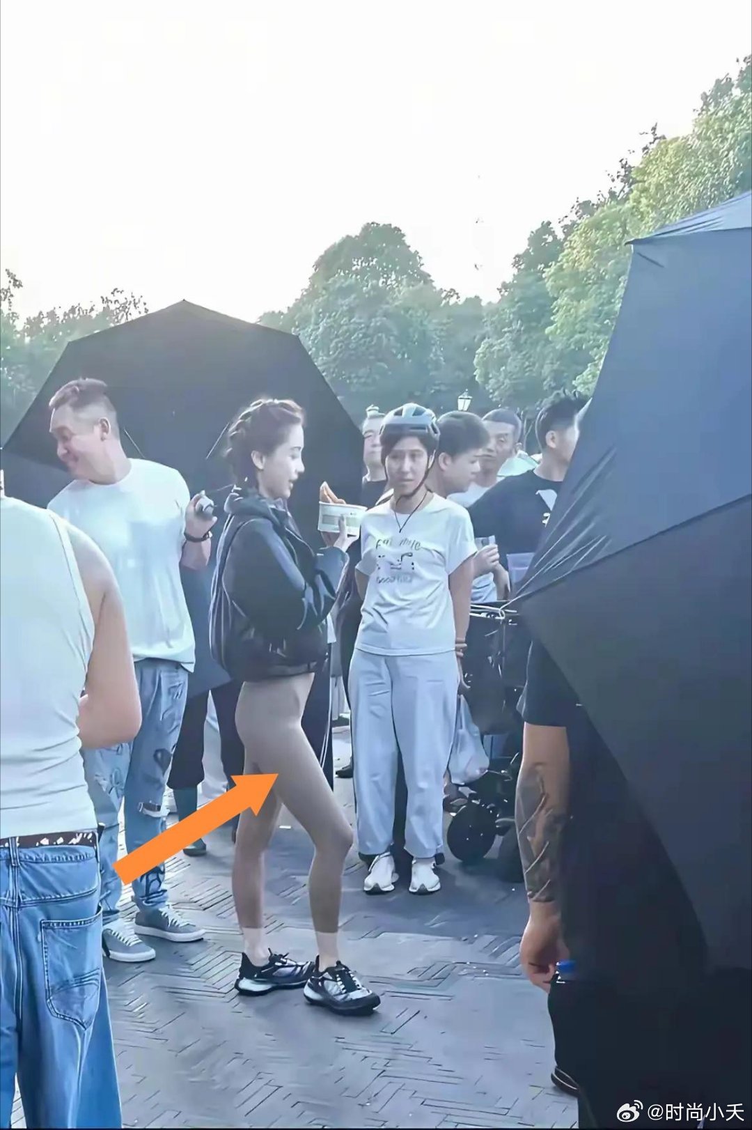 瑜伽裤一般不要尝试穿出街，angelababy都翻车，你还行？