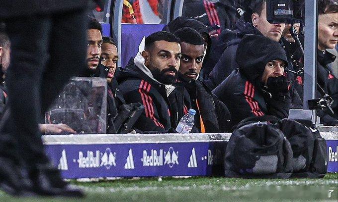 皮尔斯透露一些队友对萨拉赫的情绪爆发已做好了心理准备。在周五得知自己将在对阵利兹