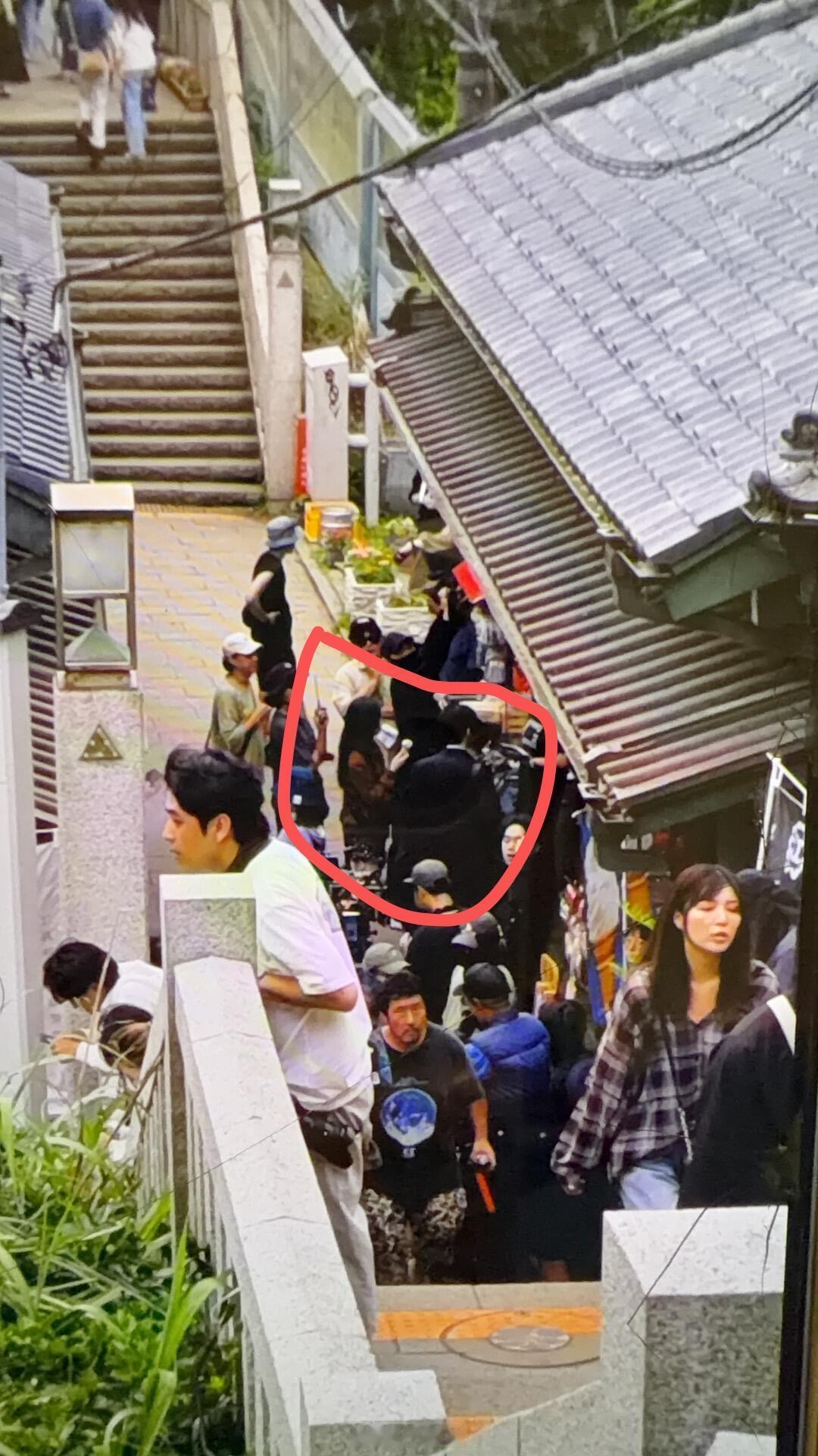 震撼首发，江之岛偶遇金宣虎和高允真去年在江之岛游玩突然看到一大群人、摄影机、工作