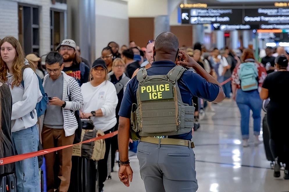 特朗普估计都没想到，几百年后大洋彼岸的美国居然冒出个现代版锦衣卫——ICE移民与