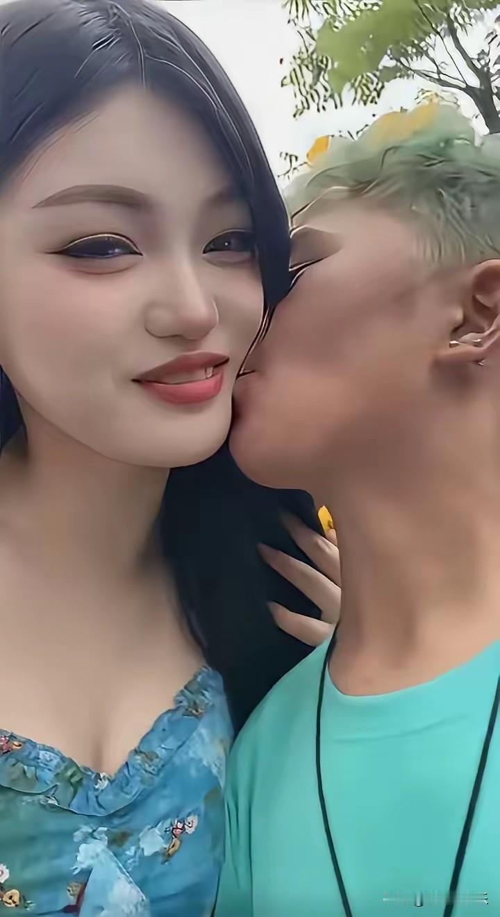 这个范小勤直播事件确实让人看得心里堵得慌。这才刚满18岁，幕后那帮人就迫不及