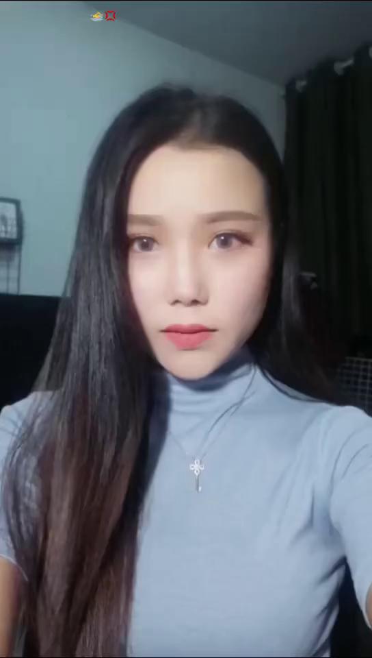 笑话:小李被派去催收一笔赖了半年的贷款，对方老板油盐不进。这天小李拿着一个枕头走
