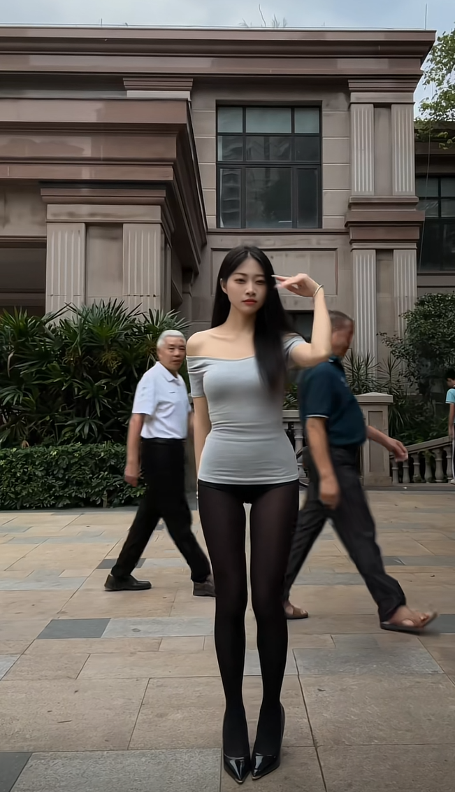 大爷此刻在想什么？？？
