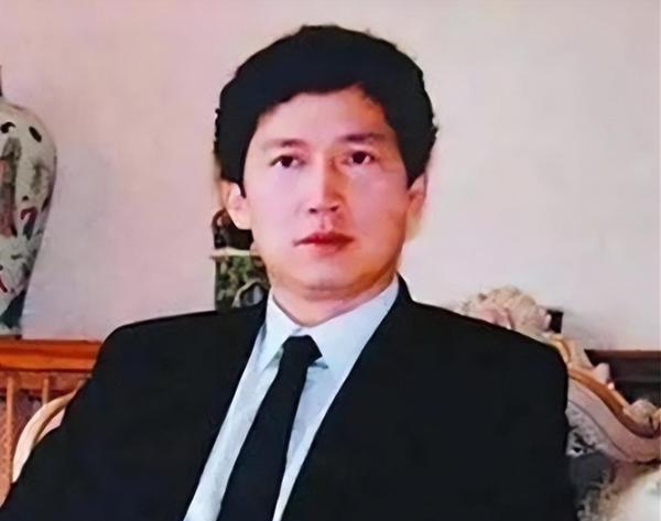 1989年，40岁李春平娶了78岁好莱坞影星，继承70亿遗产，后来女影星弥留之际