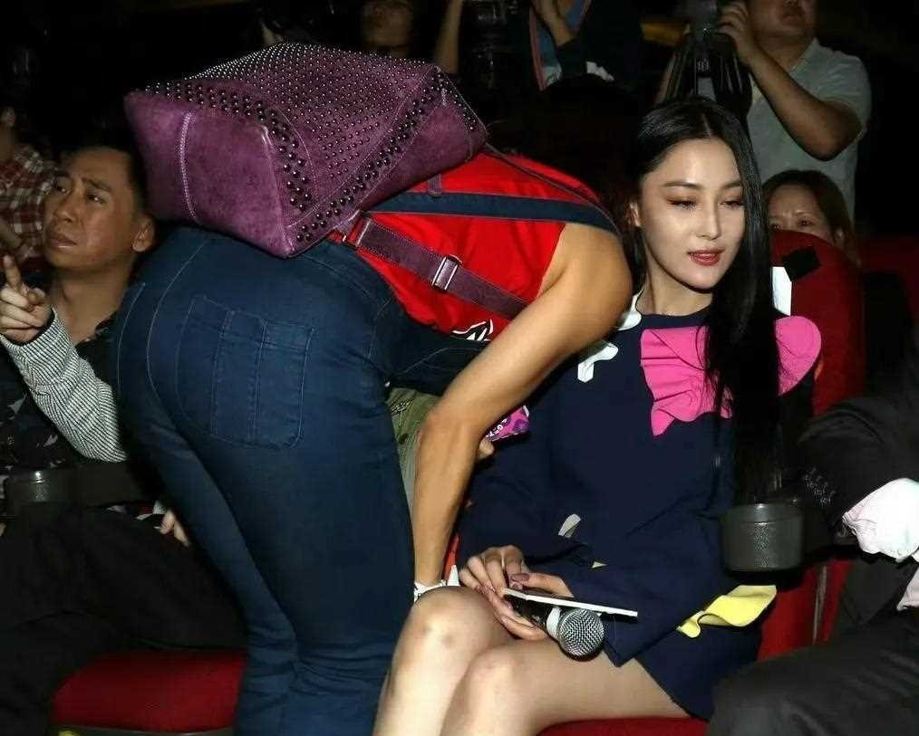 张馨予年轻时小腿挺粗的，但长得特别清纯。