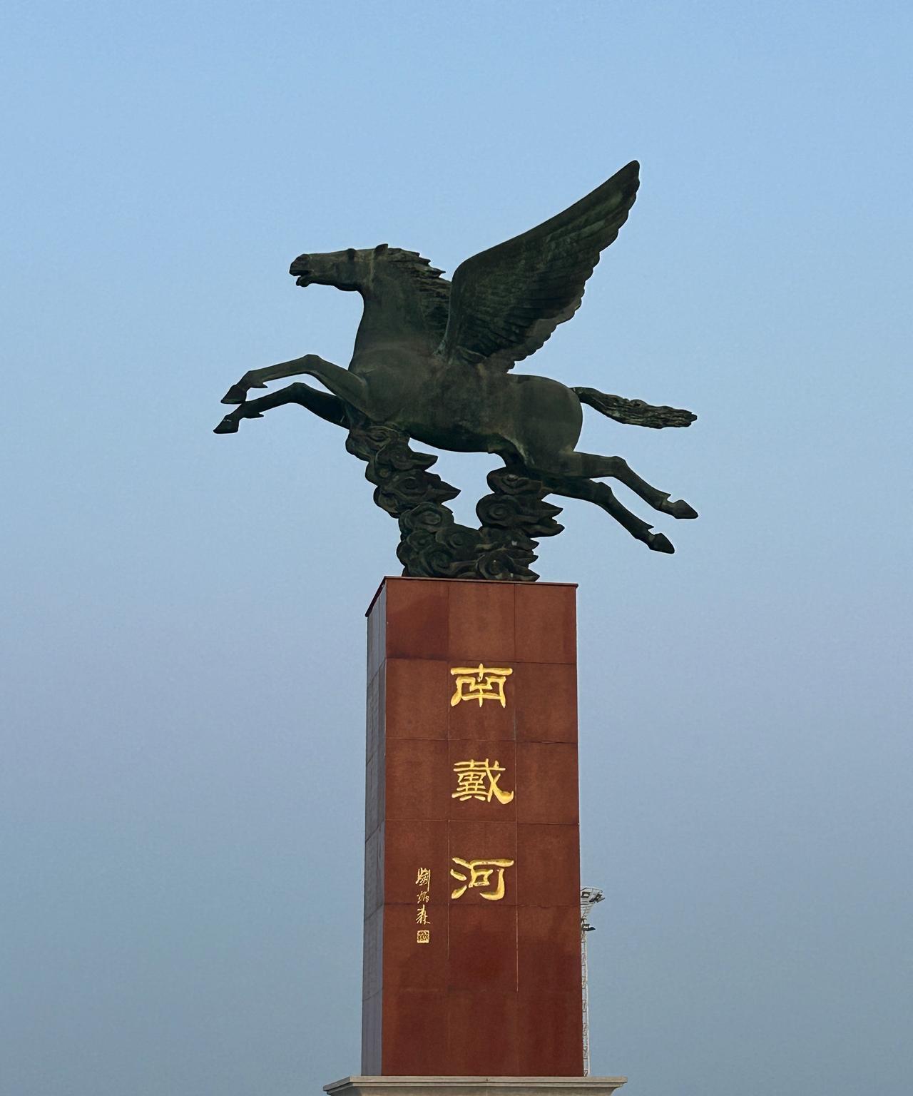 夏至过后，北京开启了连续38度的高温烧烤模式。为了避之，我们驱车三个多小时，再次