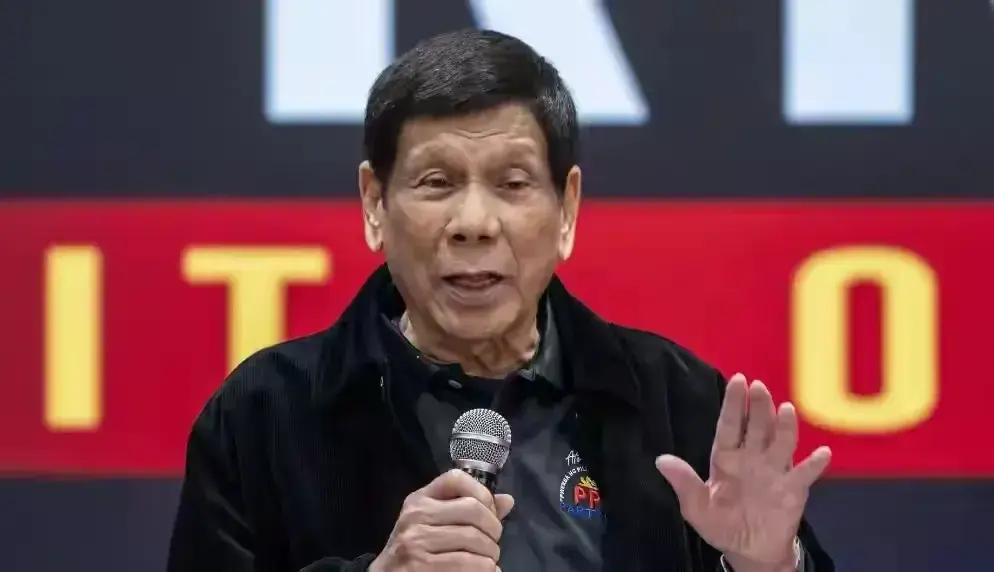 菲律宾前总统杜特尔特可能还是不服气。当地时间2月18日，菲律宾前总统杜特尔特在一