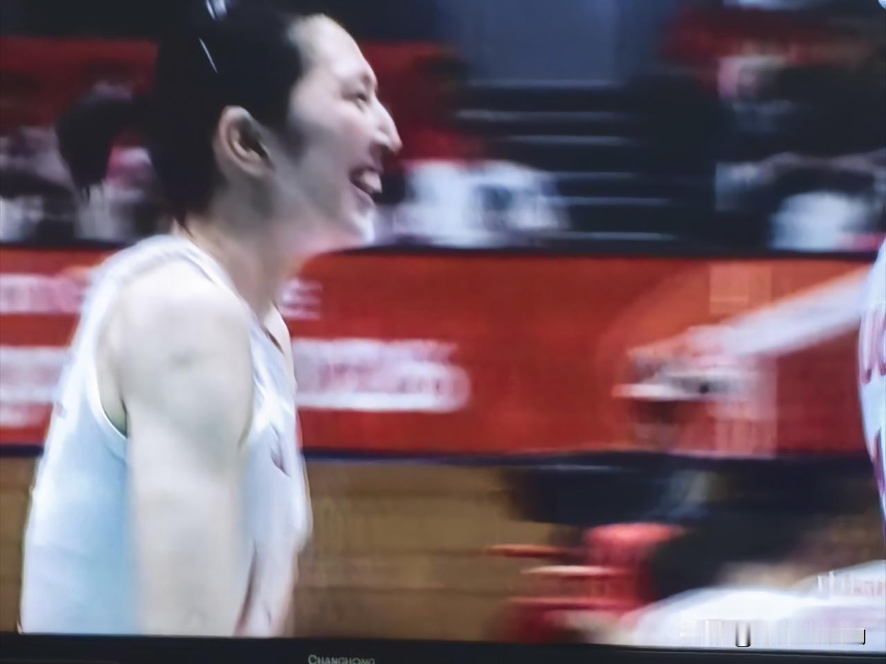第三局2:10落后，实现超级大逆转。中国女排3:0完胜日本，夺得中国本届亚运会三