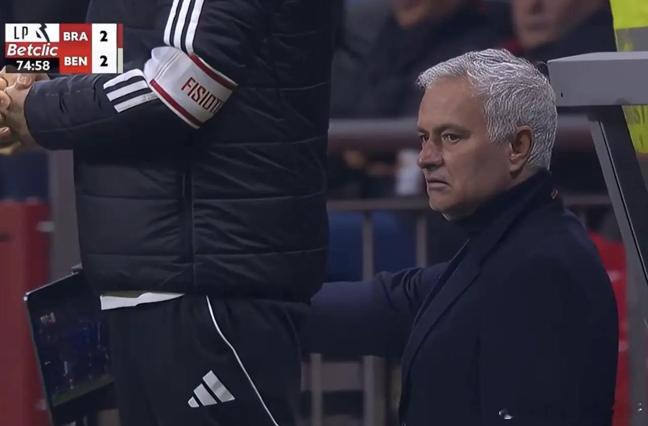 2个进球被吹！62岁穆帅4连胜被终结+将落后榜首10分怒批裁判不公北京时间12