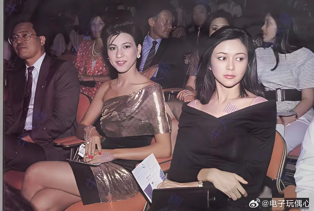 1987年，关之琳，身旁坐的是那一年的亚洲小姐冠军邱月清