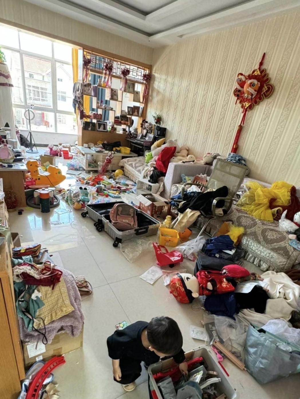母亲刚去世，儿女的做法出人意料小君打电话问我要不要大米？她说是过期的，如果