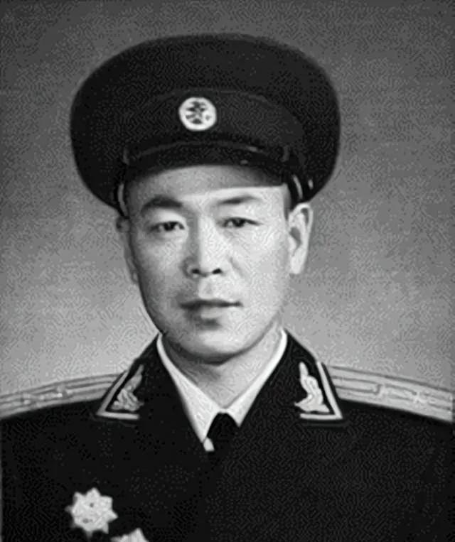 他29岁当团长，34岁当营长，成了全军唯一的“大校营长”，他带着战士们把8分钟操