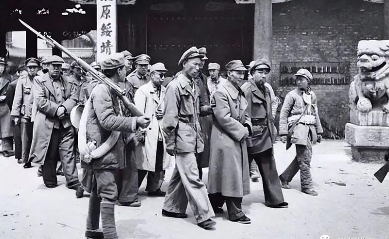 1930年，地下党员傅有智被捕，敌人把他带到了海滩，连开5枪，枪枪命中，谁知等敌