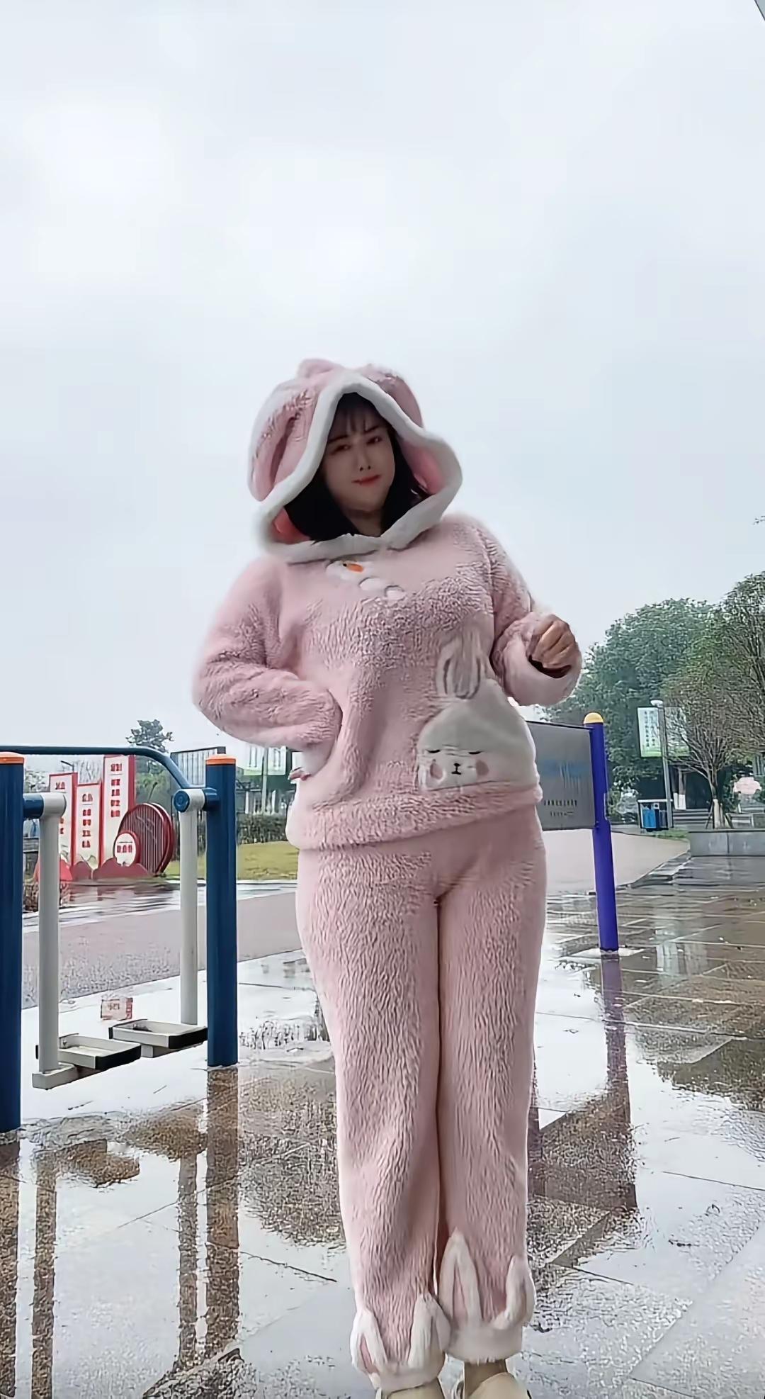 要下雪了，冷得我直哆嗦，也不知道朋友们那儿咋样。