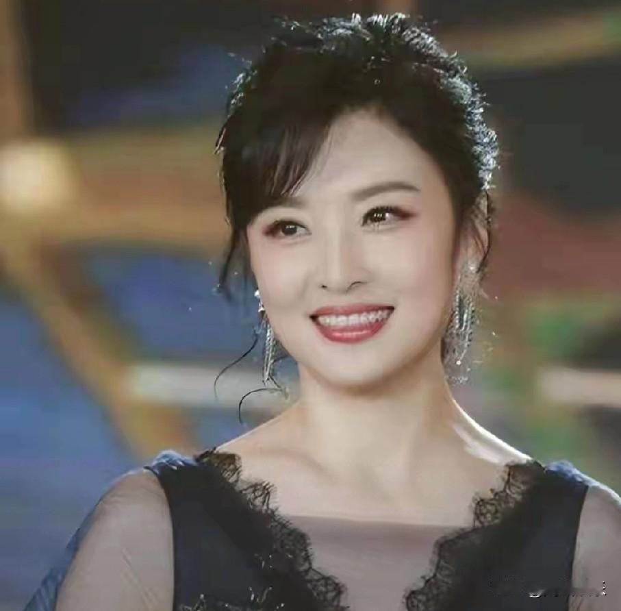 从央视一姐到话剧女王：周涛的