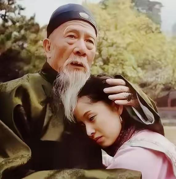 1881年，71岁的左宗棠娶了17岁的章怡为妾。洞房花烛夜，章怡解开衣扣，脱下衣