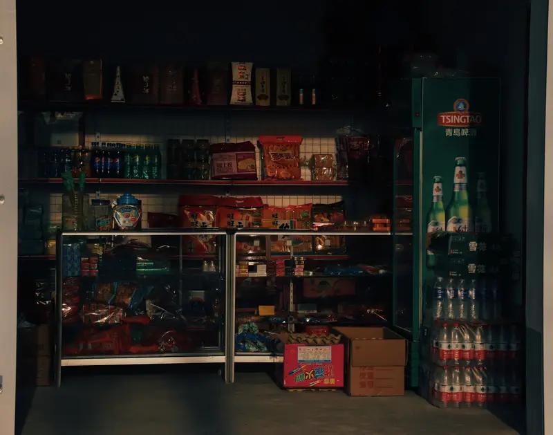 小时候的梦想是开小卖部。不是想当老板，是想吃零食不用花钱。大辣条、大大卷