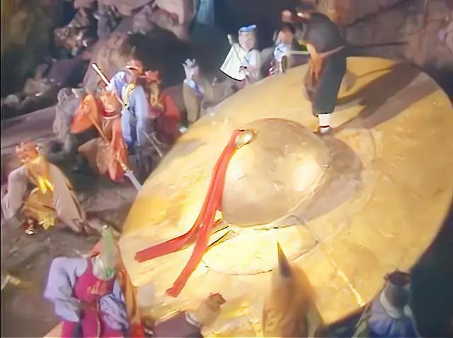 弥勒佛金铙被孙悟空一棒打碎，满天神佛为何吓得魂飞魄散？小雷音寺一难，黄