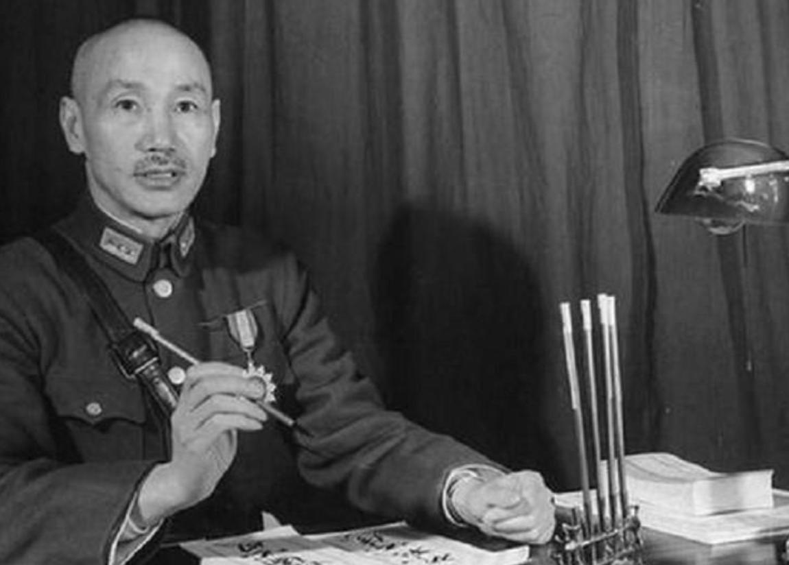 蒋介石侍卫长的郝柏村晚年受访说：大家都觉得蒋介石最大的失败是退守台湾，可在他眼中
