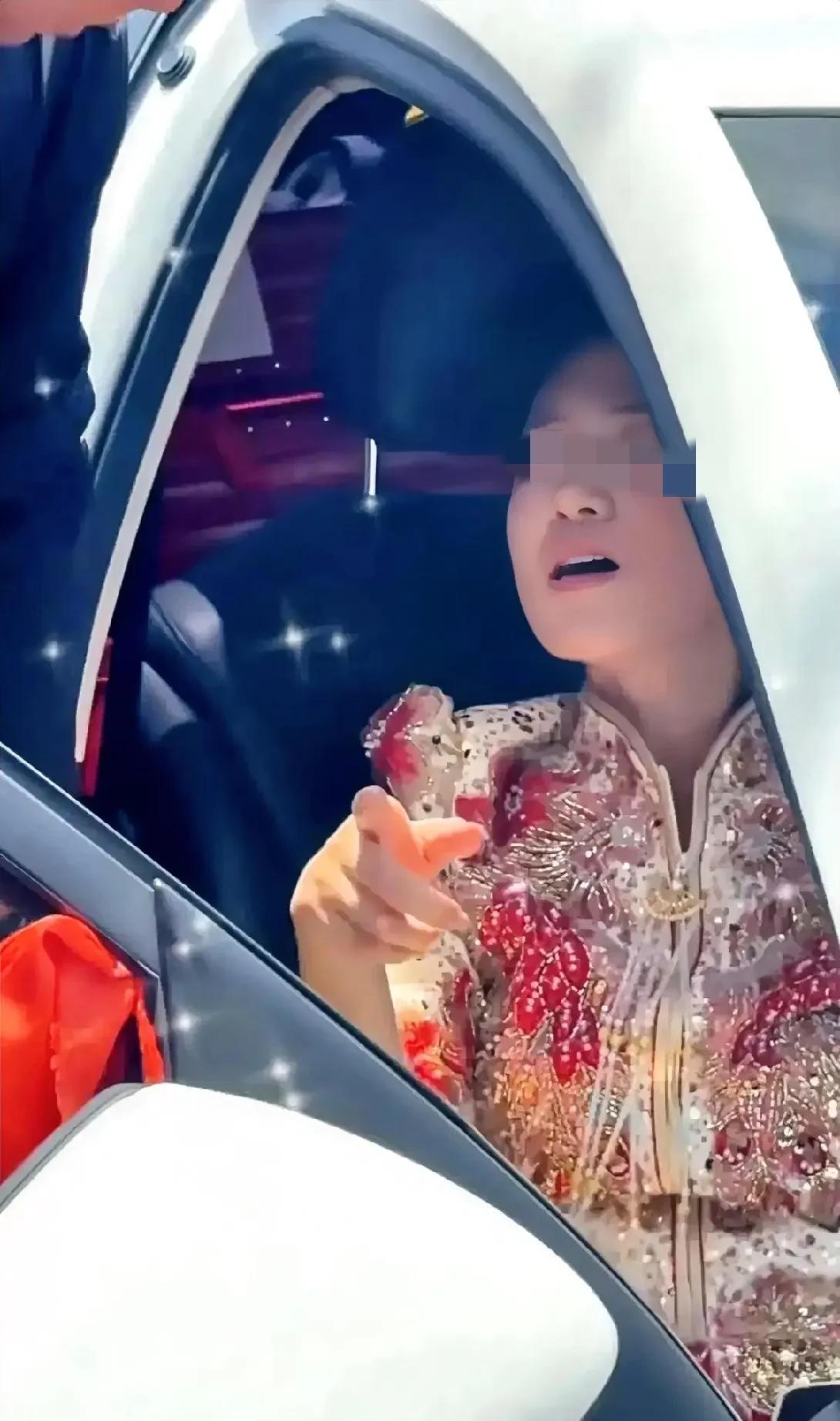 山东菏泽，一男子花费近40万元彩礼娶妻。不料，在迎亲当日，新娘先是向男方索要2万
