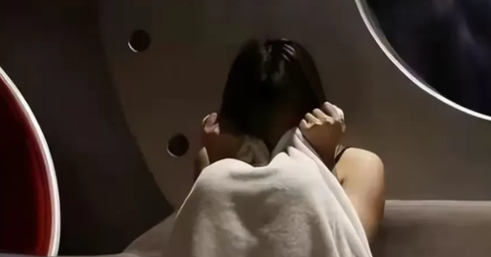 北京房山，女子因宅基地问题与男邻居发生纠纷，男邻居在阻止女子修建房屋时，胳膊不小