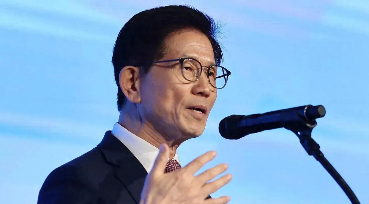 韩东勋给金文洙当绿叶这竞选真是变脸比翻书还快！本来以为韩