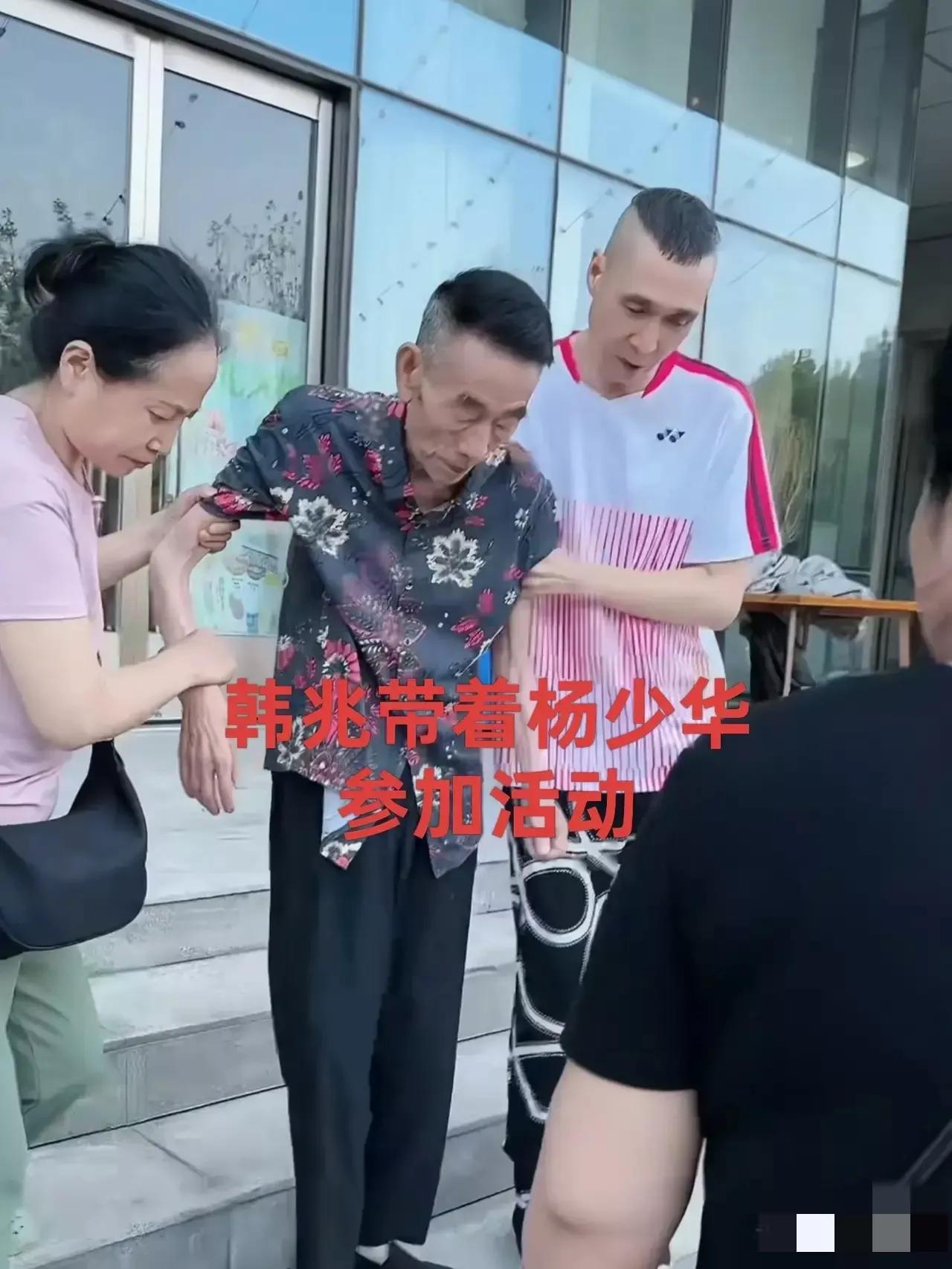 杨少华一辈子给儿子当“垫脚石”，临终也没能躲开：他上午出席开业活动，中午拍粉