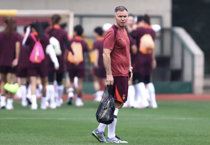 【今球讲】中国女足0比8英格兰女足女足外教让中国女足退变了，变的又后退了！