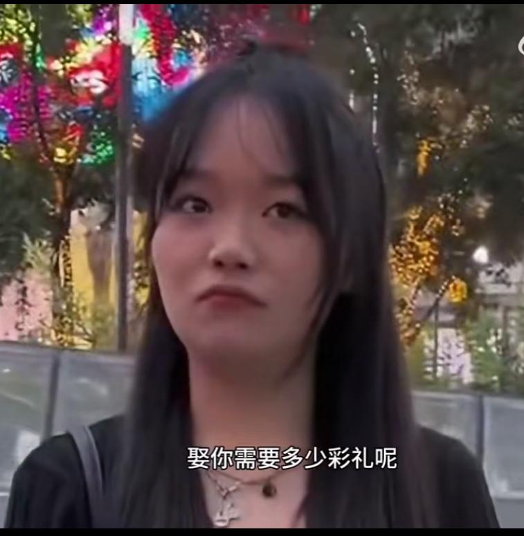 街头一个漂亮小姐姐找月薪10万以上的男朋友，低于这个数免谈，不配追她。如果结婚的