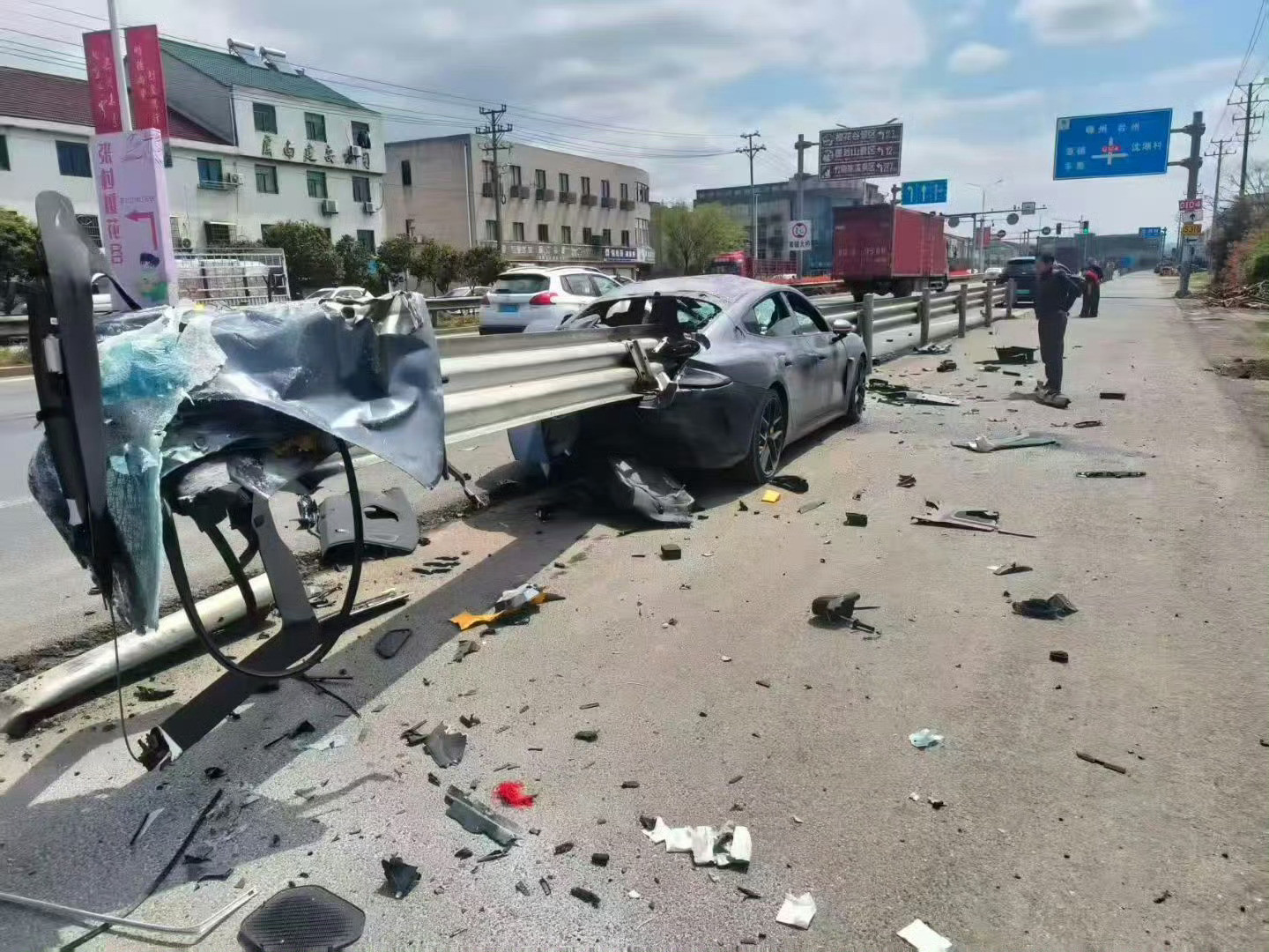 卧槽这啥情况？人咋样？