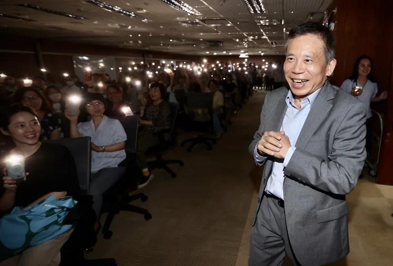 卸任前吐真心话？高官叹台湾“颜色至上”，现在很乱台当局“内阁”改组，“国发会主