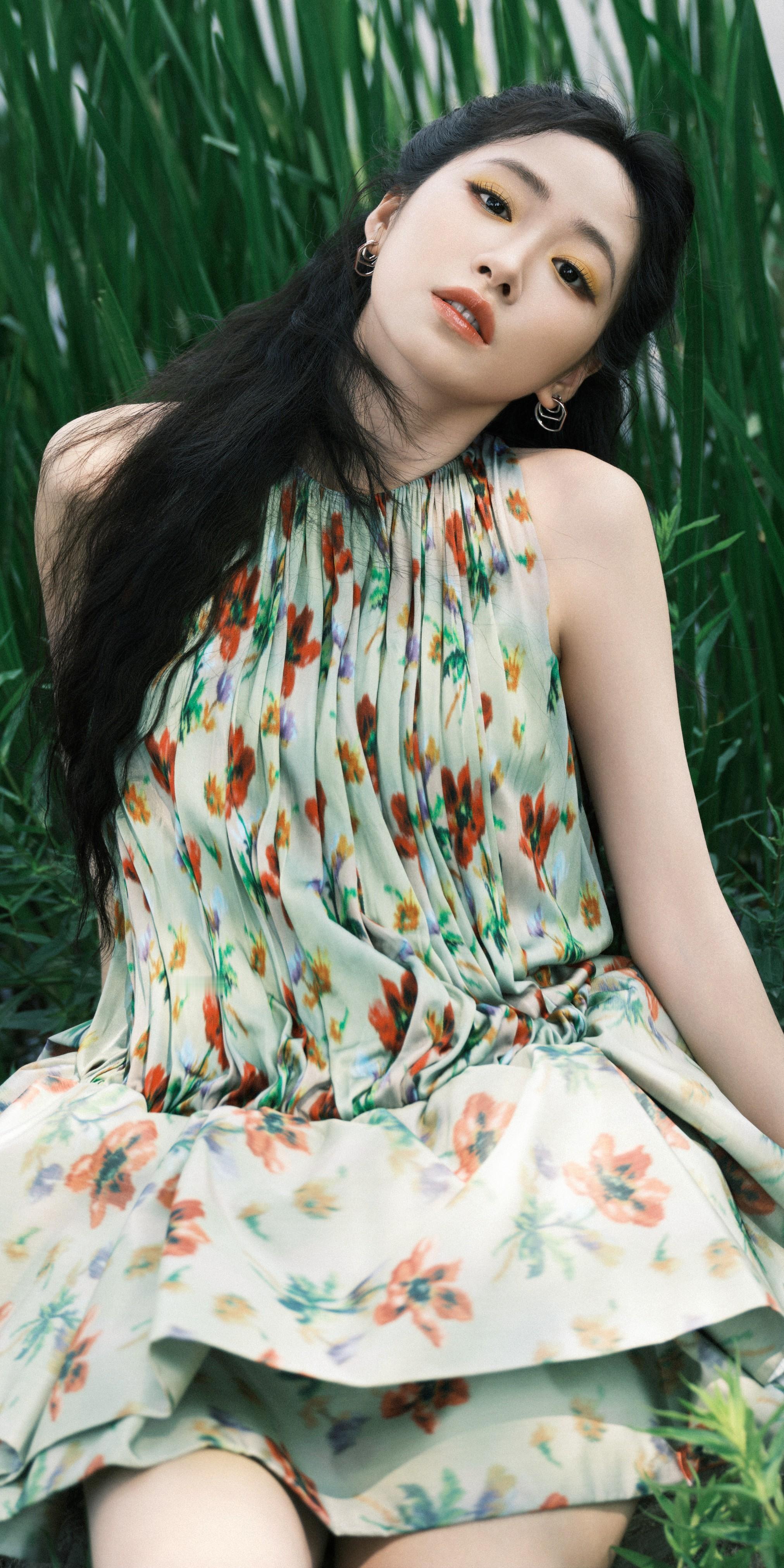 杨肸子高清壁纸：今日份花仙子少女。杨肸子