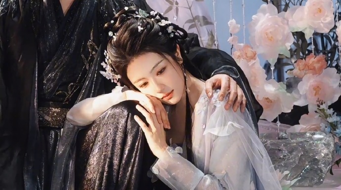 李兰迪我看你像奥特曼这次收到的礼物真的是很戳中喜好了吧，看着李兰迪收到奥特曼