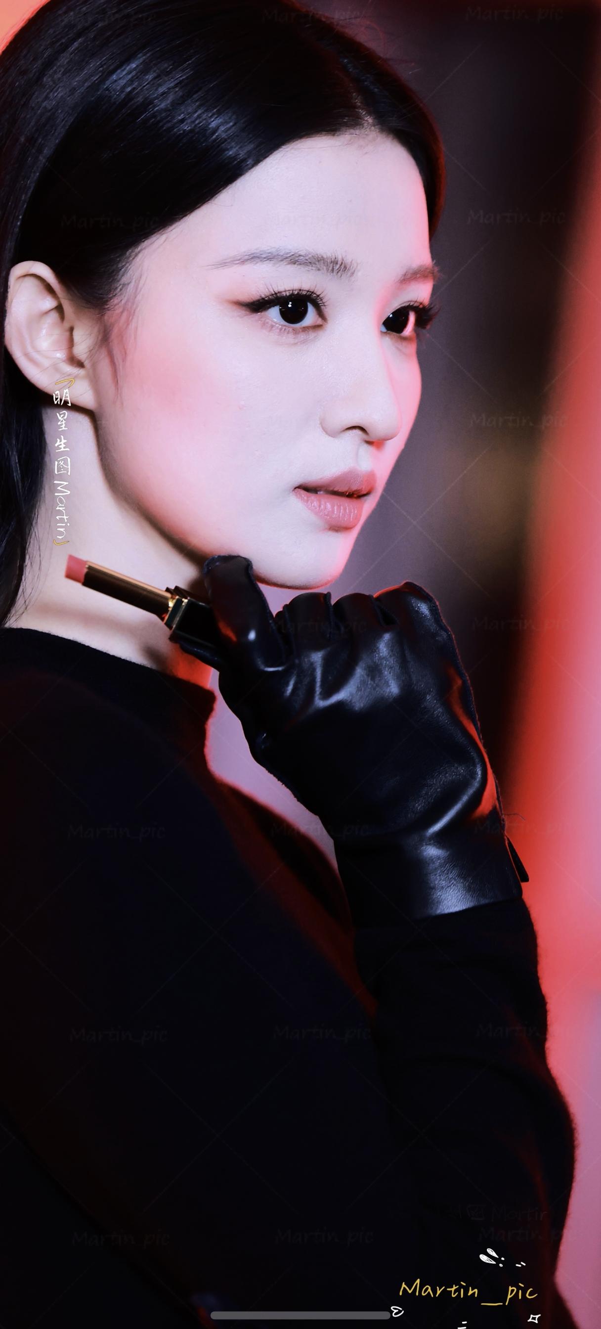 姐姐这张脸主打一个贵气逼人！生图真的比她工作室和她自己微博发的图好看多了