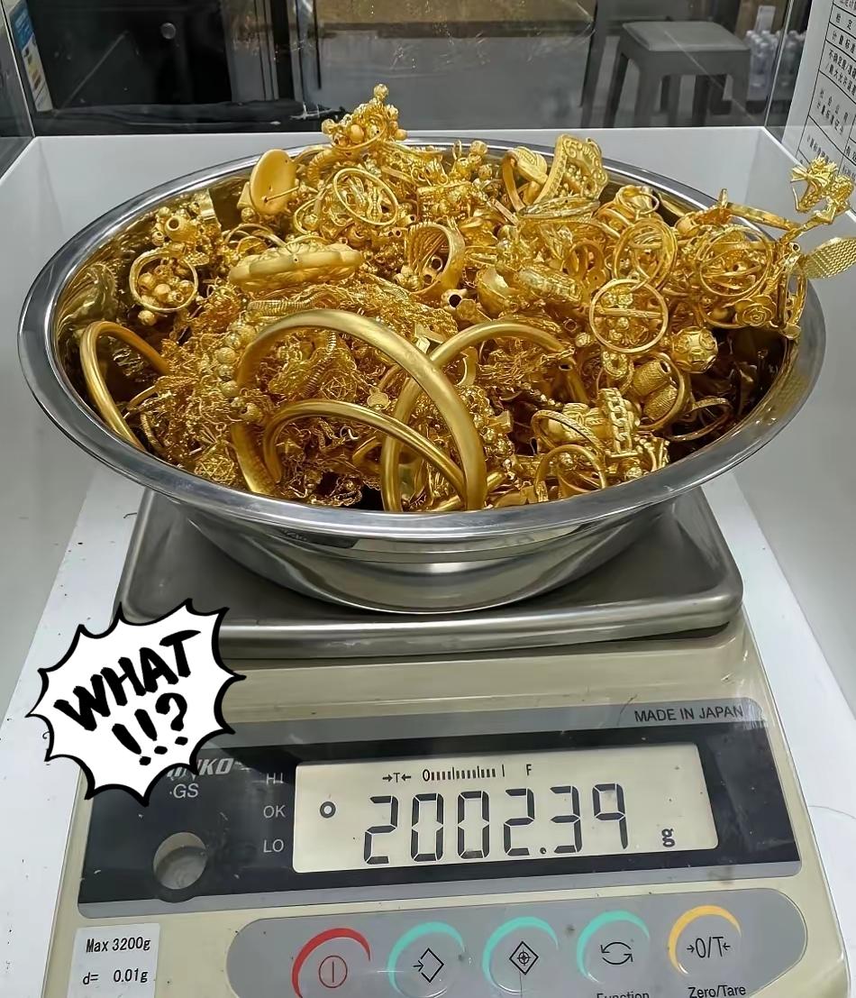 10月28日黄金市场已经变天了，不是因为黄金跌到906，而是大量黄金