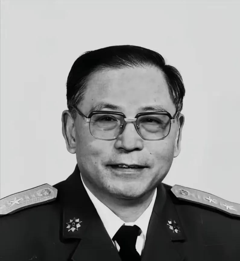 1950年，粟裕正在汇报工作，门突然被撞开。李克农冲进来，声音发颤：“粟裕同志，