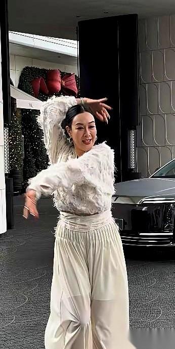 每次看到有人说，钟丽缇嫁给张伦硕，后半辈子安稳了。我就看得一脸问号。尤其那句