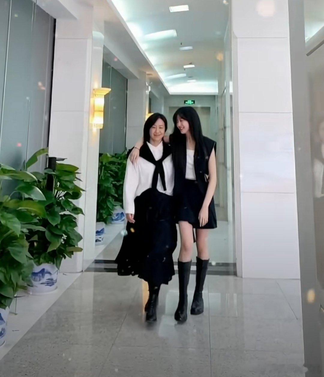 孙千跟妈妈共用一张脸也还好没有特别像​​​