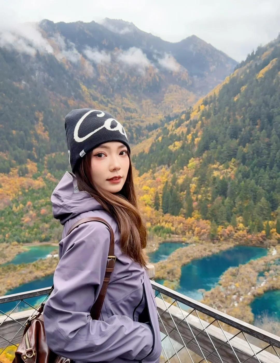 九寨沟你美🍂🚗周五晚成都自驾出发，住的景区门口的酒店，性价比还不错，价格不