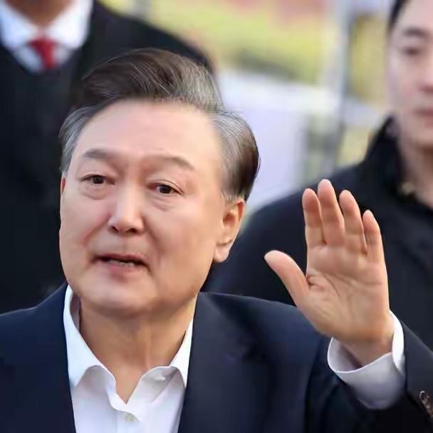 被要求判处死刑后，65岁尹锡悦情绪失控，当场拍桌大骂韩国特检组这场震动韩国