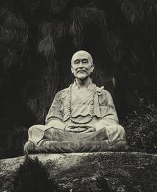 [点赞]1942年，弘一法师火化时怪声频发，弟子惊恐，赶忙拉出骨灰床，谁料，竟