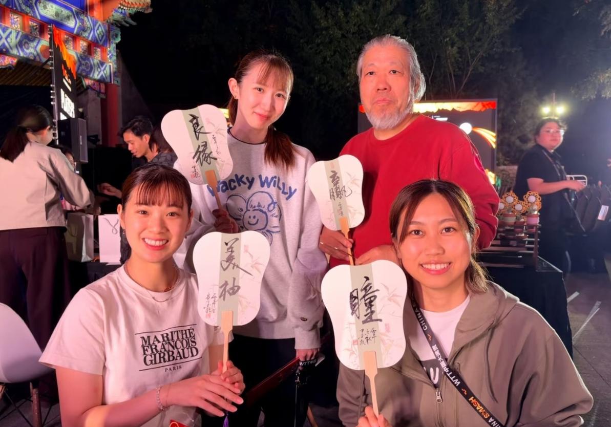 早田希娜澄清扇子上为何写“良缘”？并非招婿！网友一句话把她问懵了！记者问：
