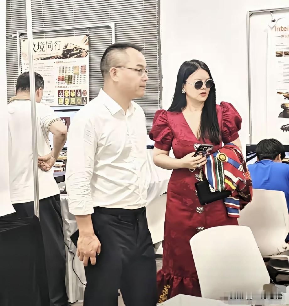 李湘真是不甘寂寞啊！刚刚消停了一段时间，我以为不会再冒泡了。结果，今天又刷到了