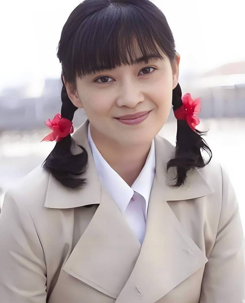 能让一个“沉重压抑”的故事，看完反而感到温暖，这本事不是谁都有的。梅婷就行。