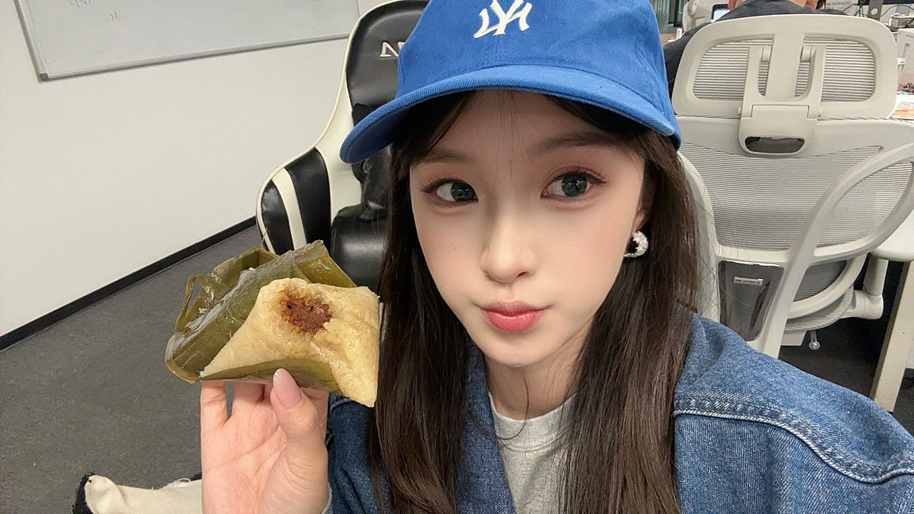 “零食组组长”吃完午饭又饿了吃两个小粽子，晚上锻炼完回家应该不会再饿了吧