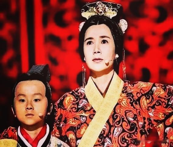公元77年，一个叫窦氏的女人被送进了皇宫。她出身名门，六岁识字，容貌出众，进宫之