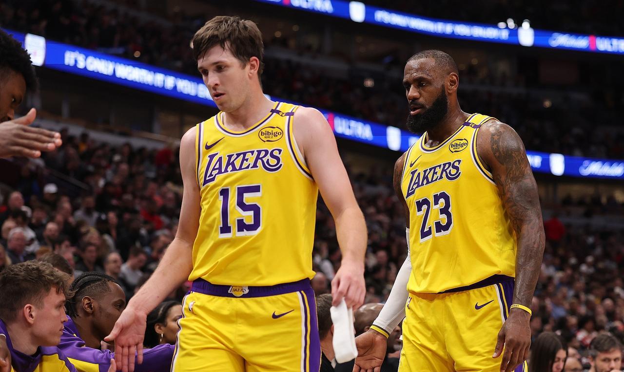 不是鹈鹕的琼斯，佩林卡和魔术管理层接触。美媒报道：里夫斯并未有伤病，只是因为湖人