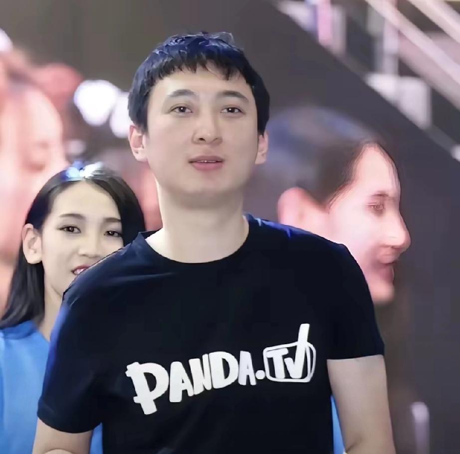 这世上最让人琢磨不透的，大概就是王思聪了。都已37岁，同龄人早大多成家立业、扛起