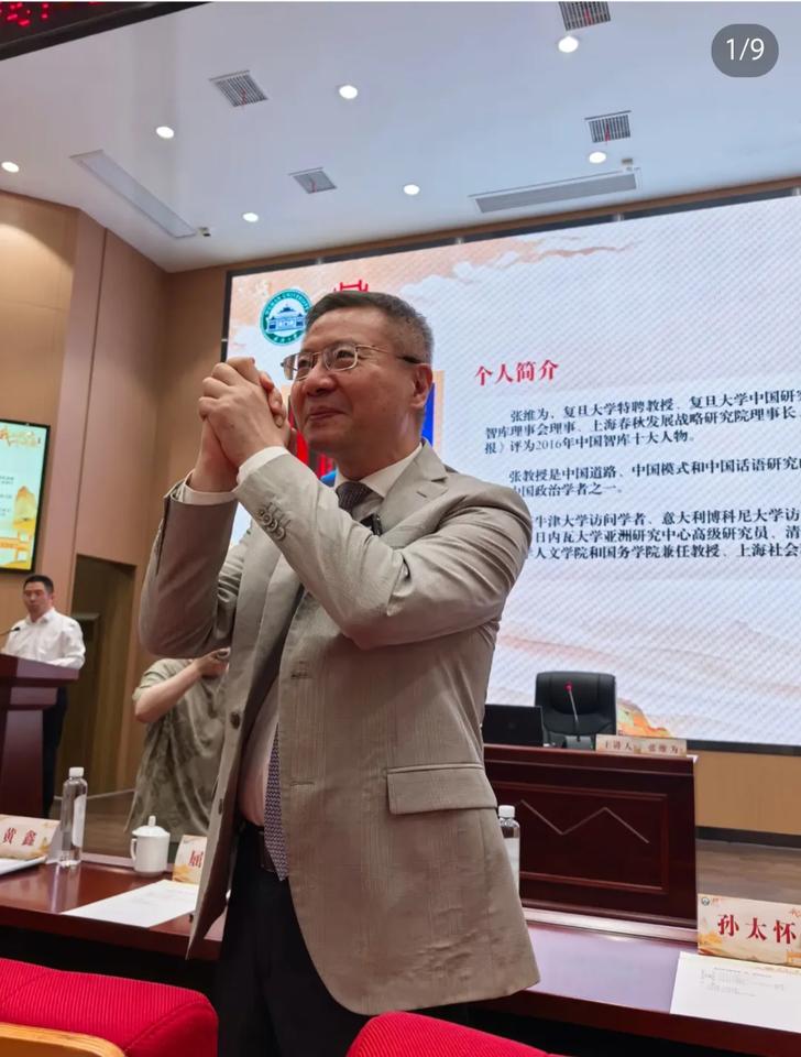 张维为教授一去大学演讲，相关图片或音频被网友们看到后，赞扬与批评声不断。对于张